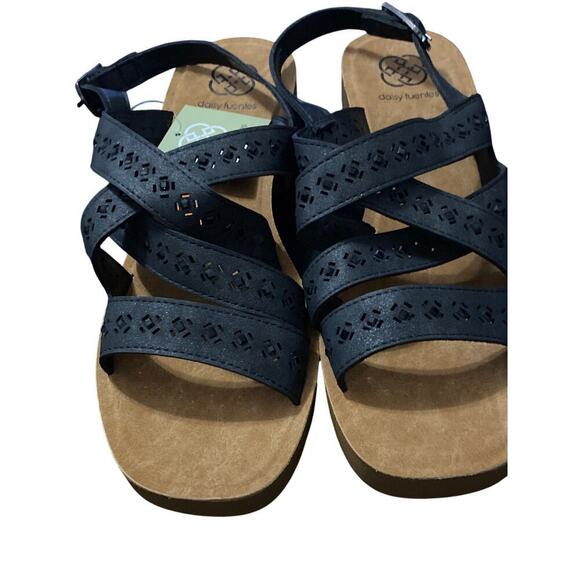 New DAISY FUENTES SIZE 11  STRAPPY comfort sandal Black rhinestone accents - Picture 2 of 11